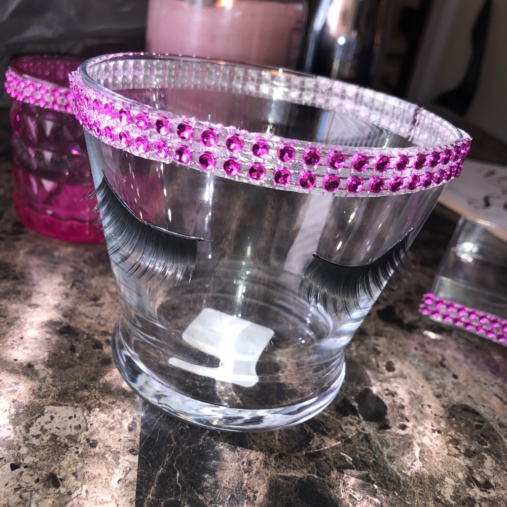 Eyelash decor cup